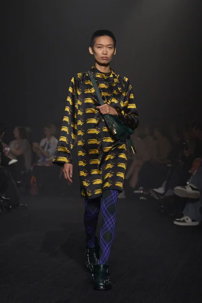 Look 32